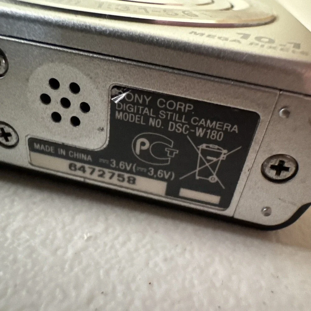 Sony Cyber shot DSC W180 Digital 10.1 MP 3x Optical Zoom Untested